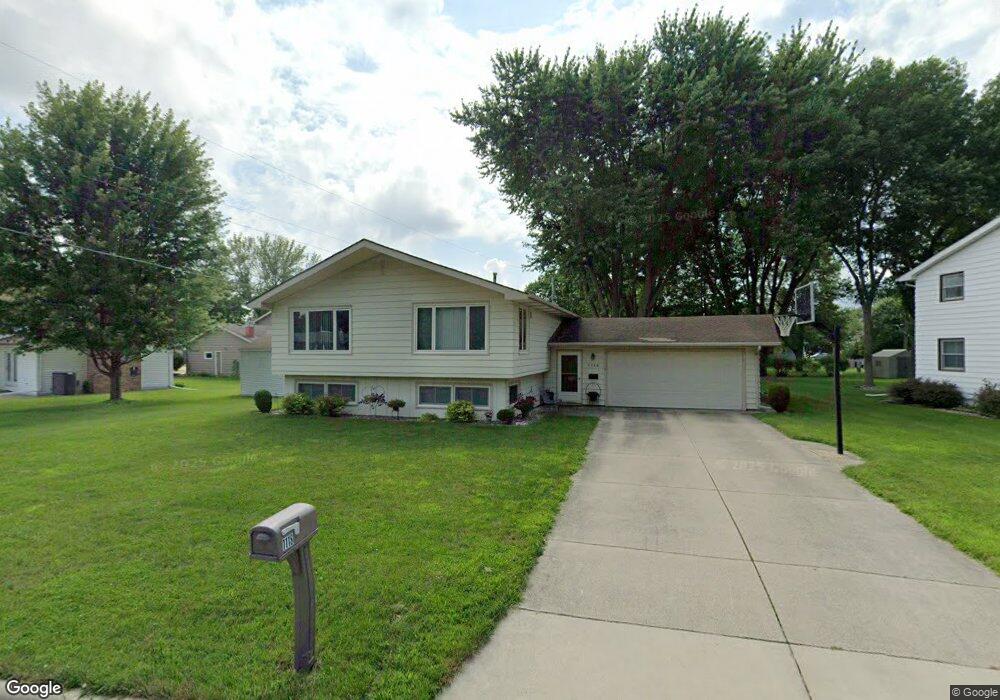 1118 Swanhill Dr, Albert Lea, MN 56007 - photo 1