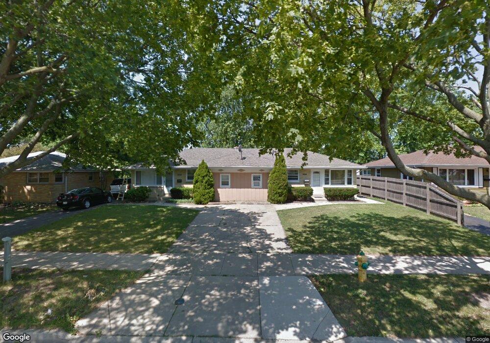 2000 N Linden Ave, Waukegan, IL 60087 - photo 1