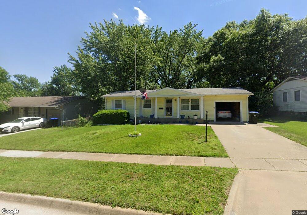 3301 SW 31st St, Topeka, KS 66614 - photo 1