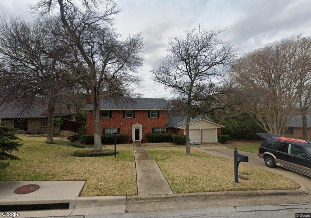 1016 Live Oak Ln, Arlington, TX 76012 - photo 1