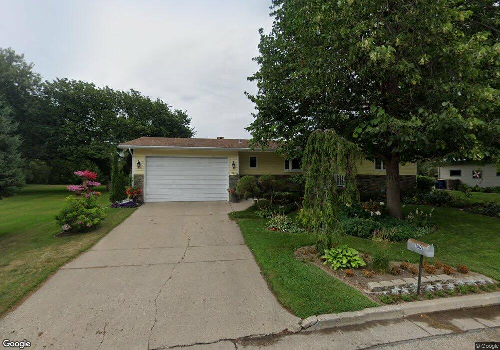 1601 7th Ave SE, Jamestown, ND 58401 - photo 1