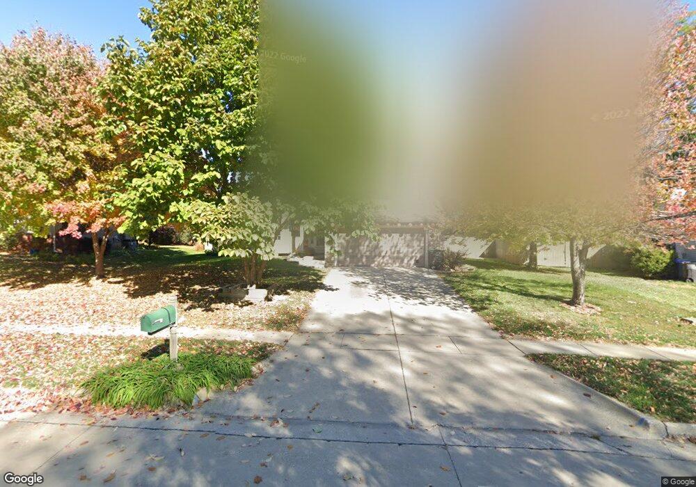 4833 Crestmoor Dr, Des Moines, IA 50310 - photo 1