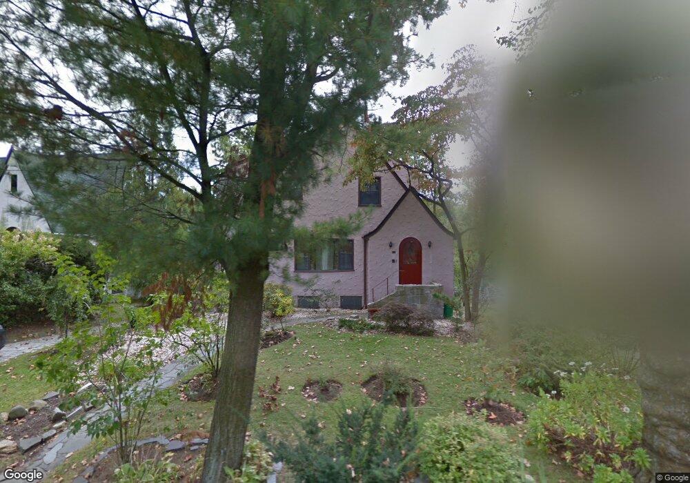 12 Avalon Rd, Great Neck, NY 11021 - photo 1