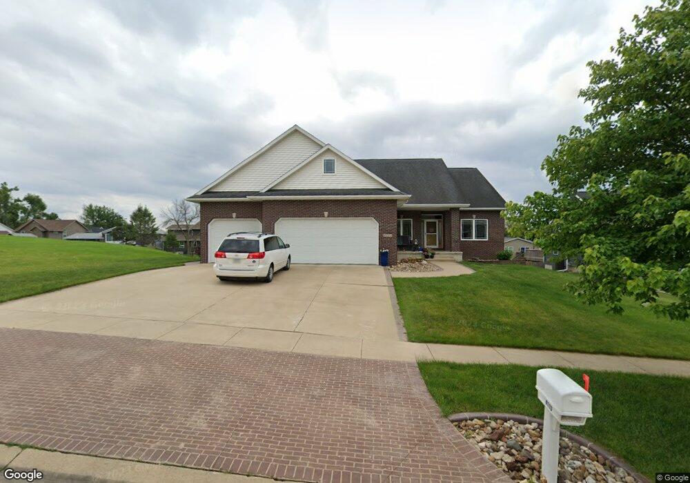 4113 Paradise Ct NW, Cedar Rapids, IA 52405 - photo 1