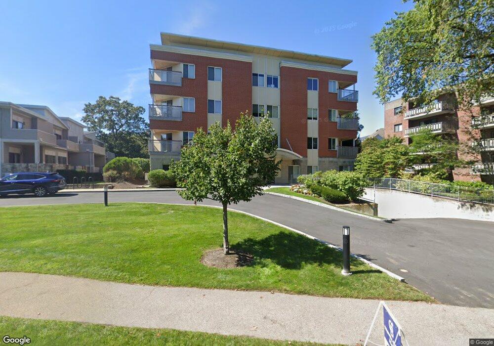 310 Hammond Pond Pkwy unit D, Chestnut Hill, MA 02467 - photo 1
