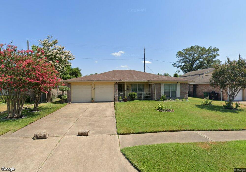 1142 Twin Falls Rd, Houston, TX 77088 - photo 1