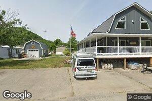 414 S 4th St, Lansing, IA 52151