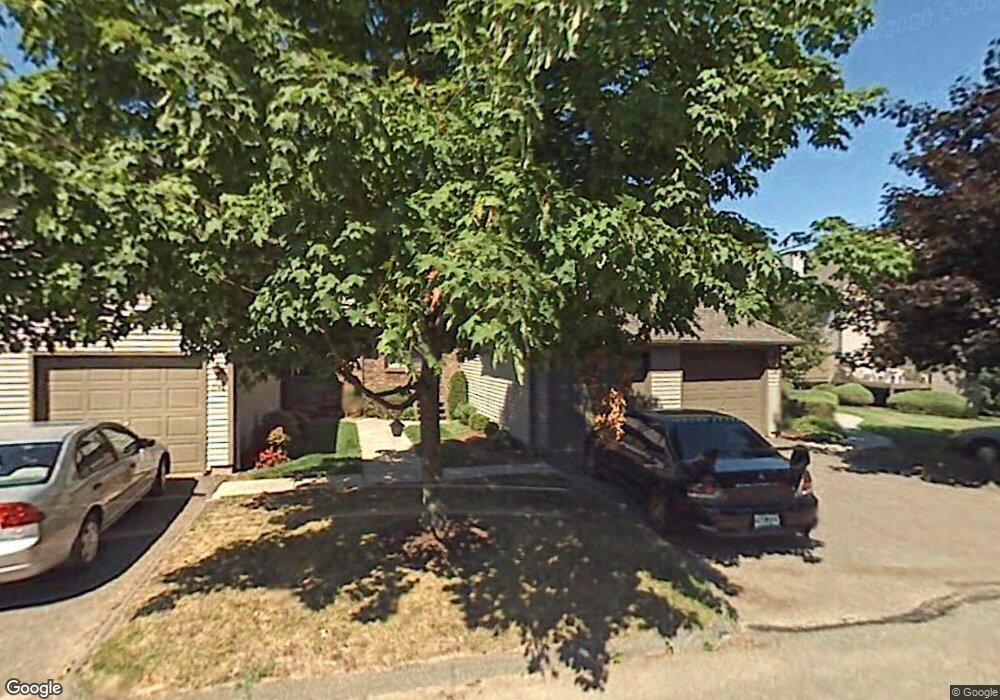 112 Fox Run Ct, Newington, CT 06111 - photo 1