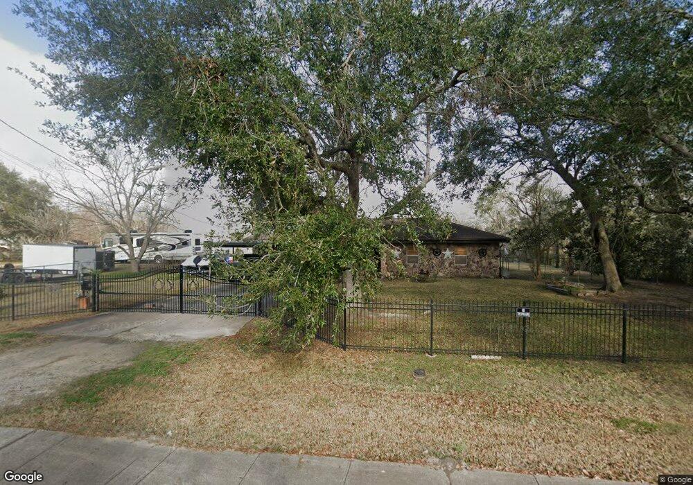 2580 Ryan Dr, Alvin, TX 77511 - photo 1