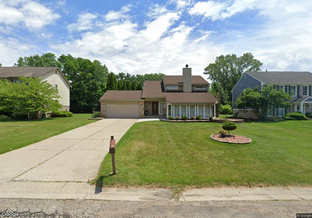 2125 Hidden Lake Dr, West Bloomfield, MI 48324 - photo 1