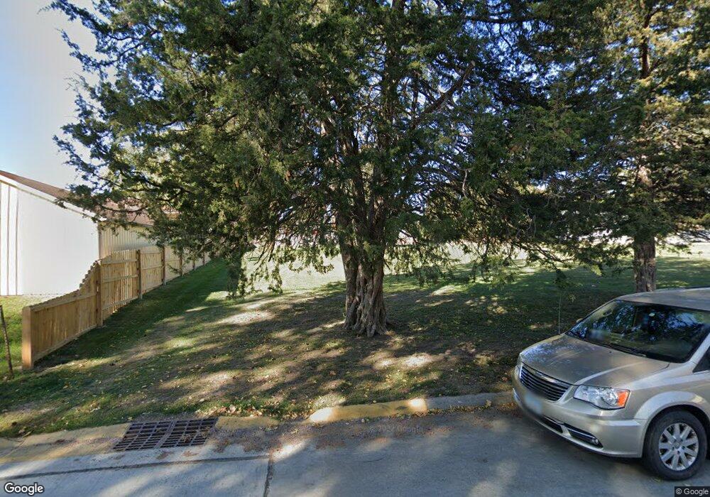 719 E 6th St S, Newton, IA 50208 - photo 1