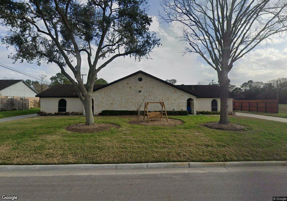 393 Windsor Square, Alvin, TX 77511 - photo 1