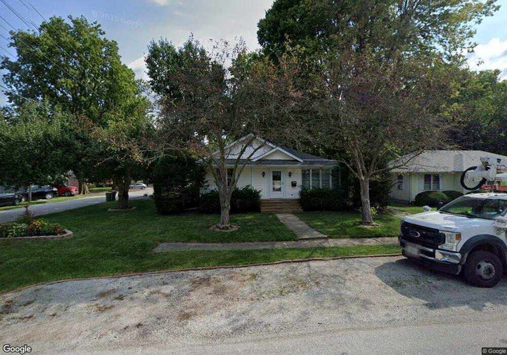 507 E Van Allen St, Tuscola, IL 61953 - photo 1