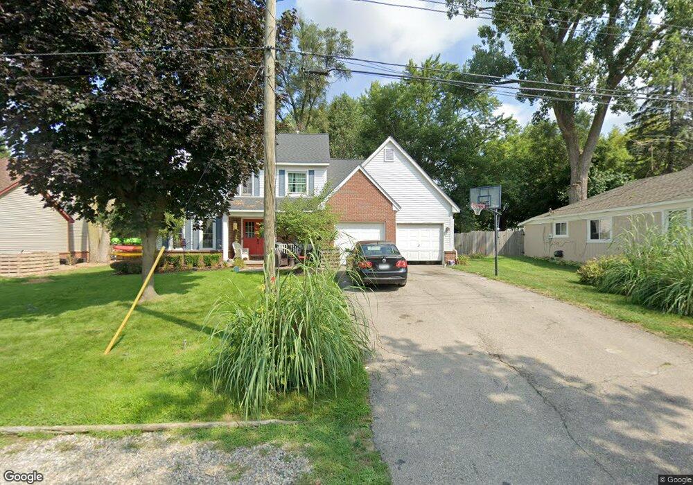 4940 Lakeview Ave, West Bloomfield, MI 48324 - photo 1