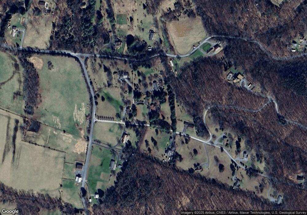 34 Cloverleaf Ct, Berkeley Springs, WV 25411 - photo 1