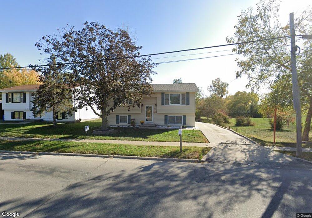 615 S 8th Ave E, Newton, IA 50208 - photo 1