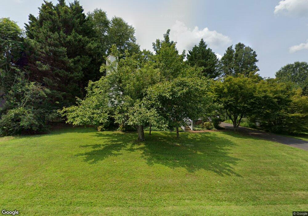 1592 Honeysuckle Ln, Charlottesville, VA 22902 - photo 1