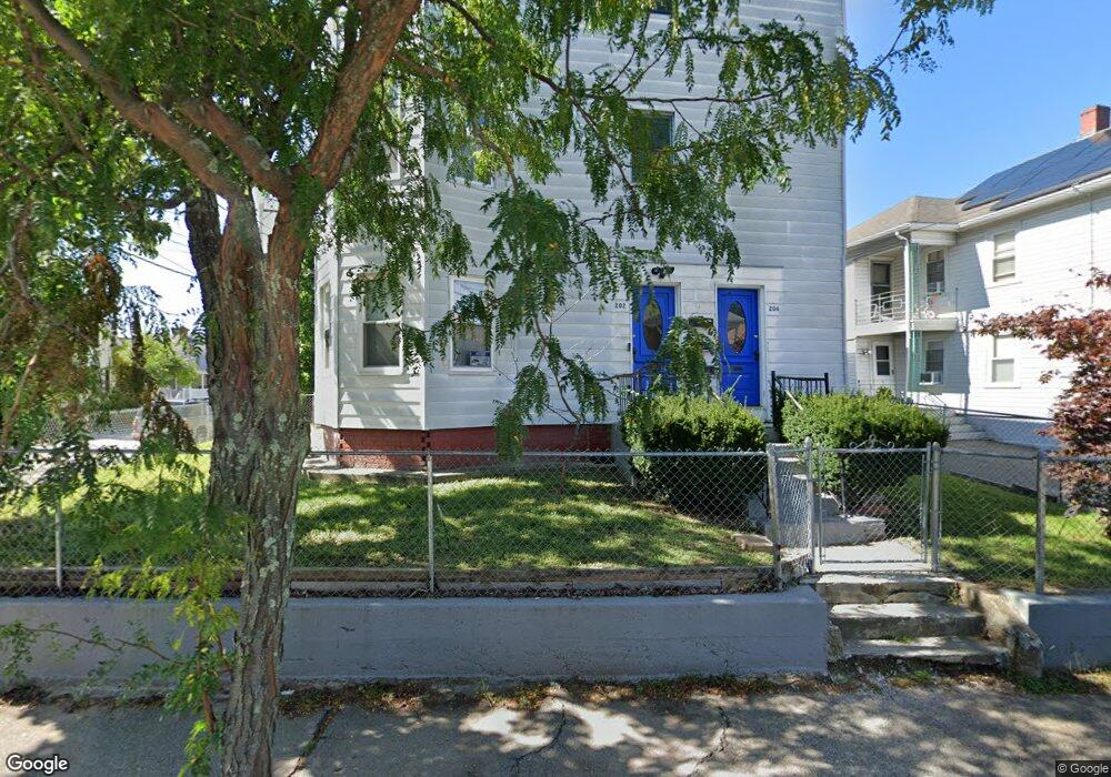 204 Kenyon Ave unit 2, Pawtucket, RI 02861 - photo 1