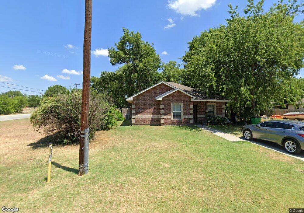 611 Martin Luther King jr Ave, Gainesville, TX 76240 - photo 1