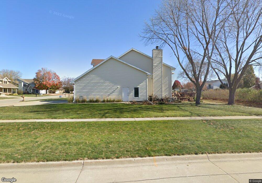 2307 N 7th Ave E, Newton, IA 50208 - photo 1