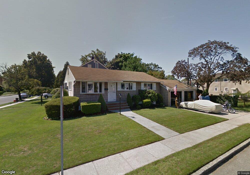 821 Oaks Dr, Franklin Square, NY 11010 - photo 1