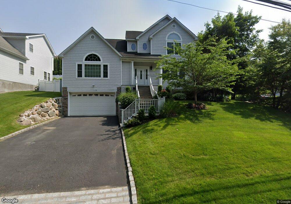 95 Scudders Ln, Glen Head, NY 11545 - photo 1