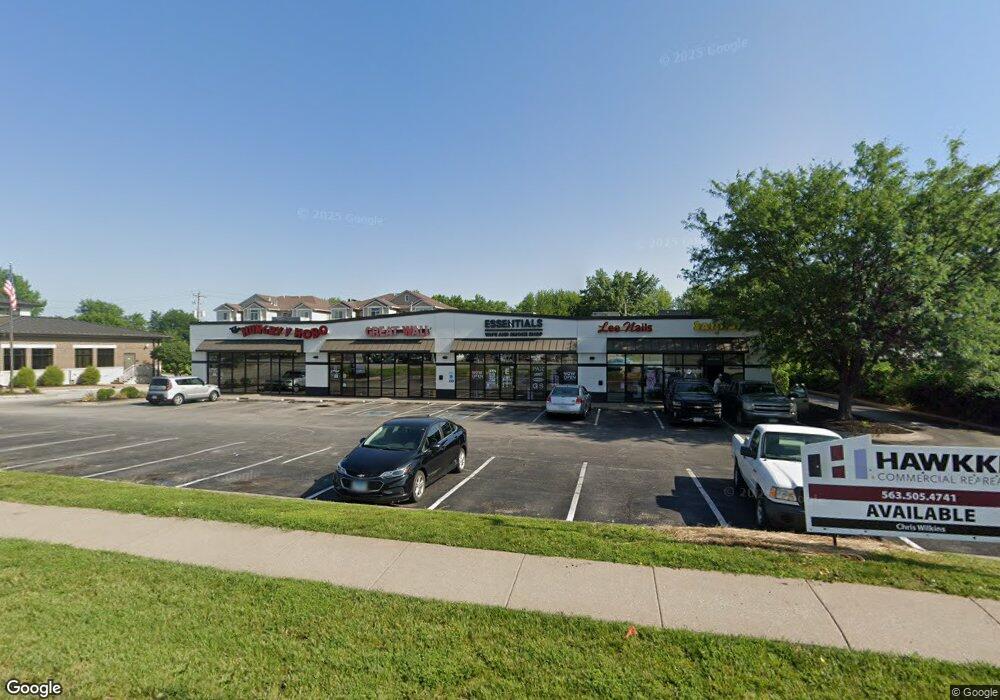 1432 W Locust St, Davenport, IA 52804 - photo 1