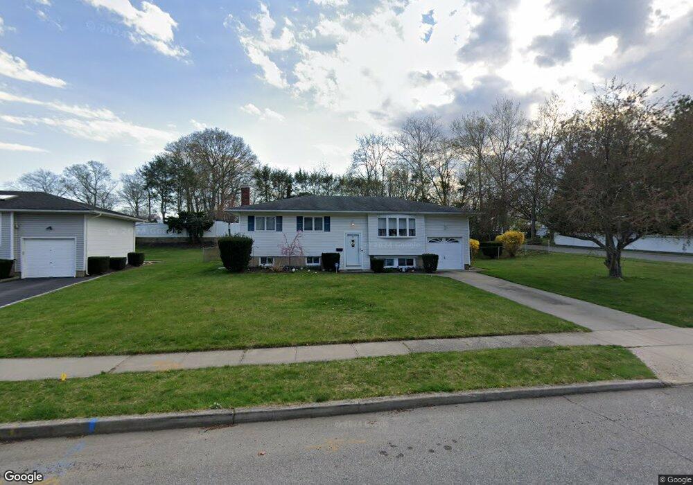 40 Seminole Dr, ComMacK, NY 11725 - photo 1