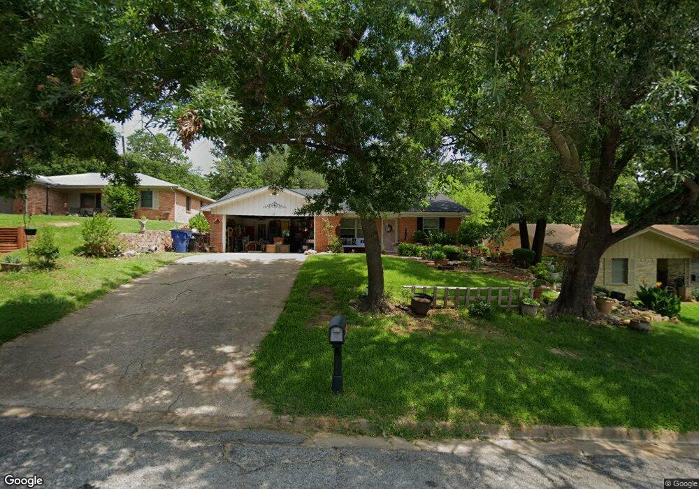1511 W Chestnut St, Denison, TX 75020 - photo 1
