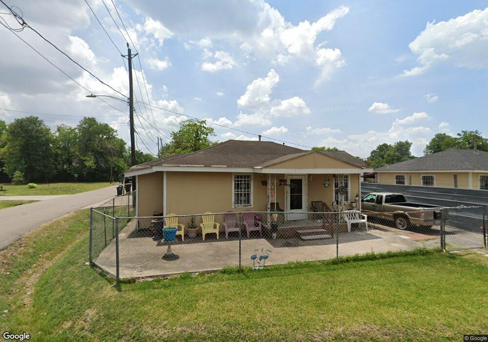 1011 E 40th St, Houston, TX 77022 - photo 1