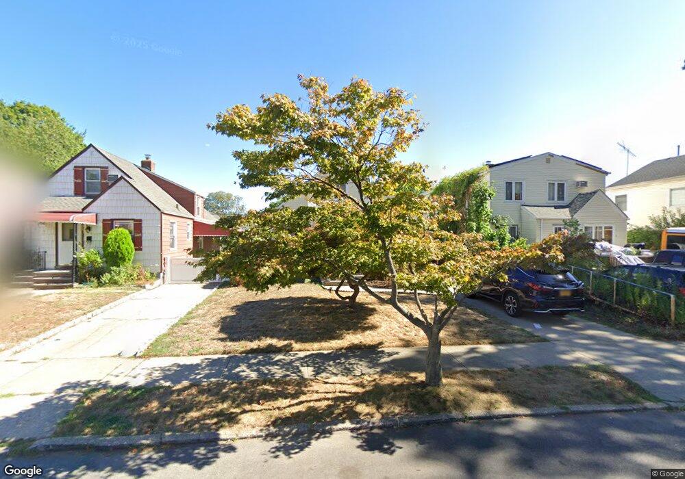 7633 266th St, New Hyde Park, NY 11040 - photo 1