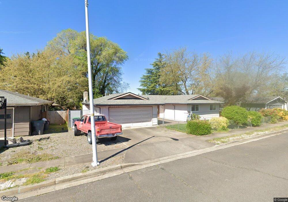 975 Crest Dr, Central Point, OR 97502 - photo 1