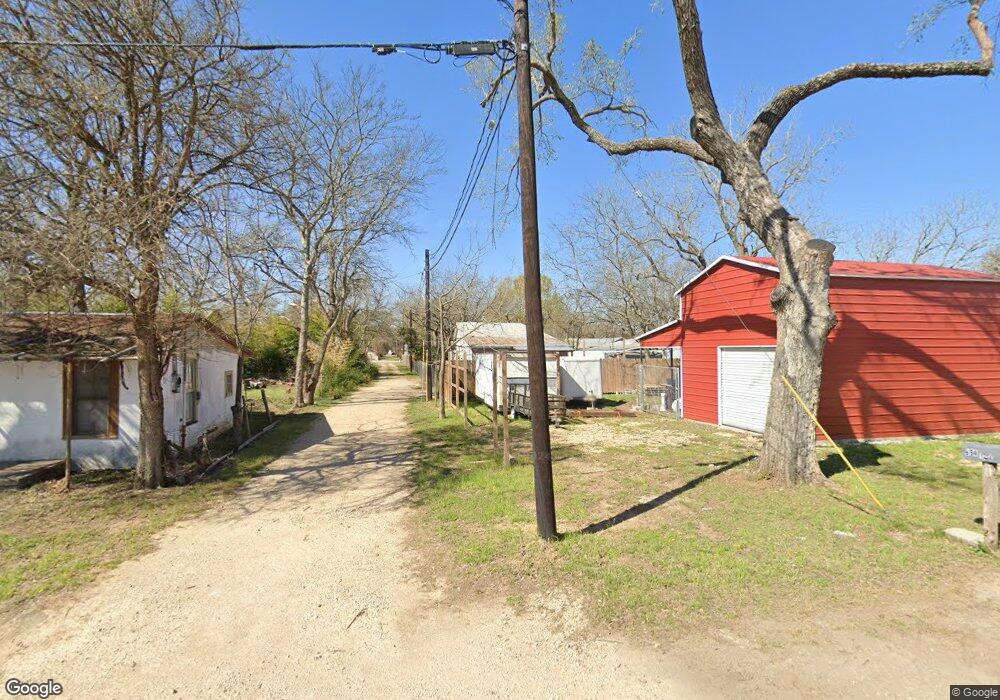 694 1/2 E North St, New Braunfels, TX 78130 - photo 1