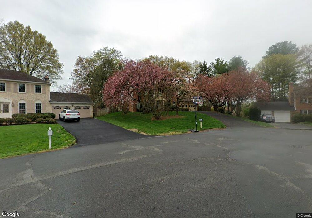 8011 Snowpine Way, McLean, VA 22102 - photo 1