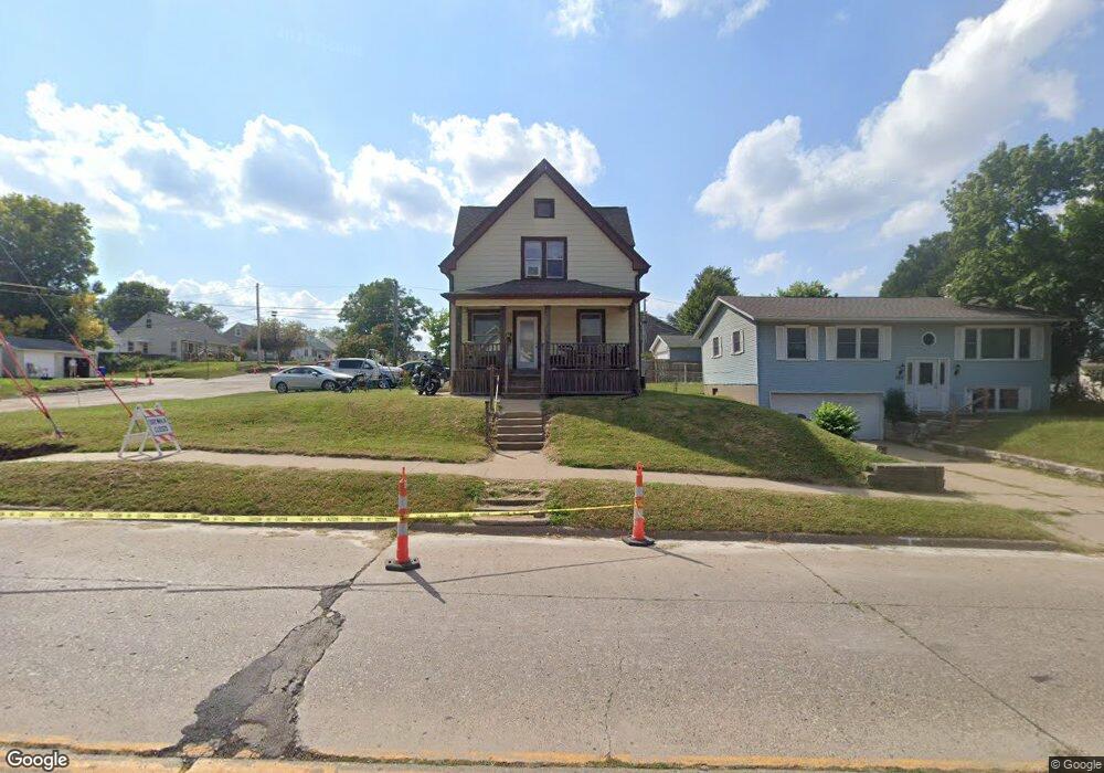 2126 J St SW, Cedar Rapids, IA 52404 - photo 1