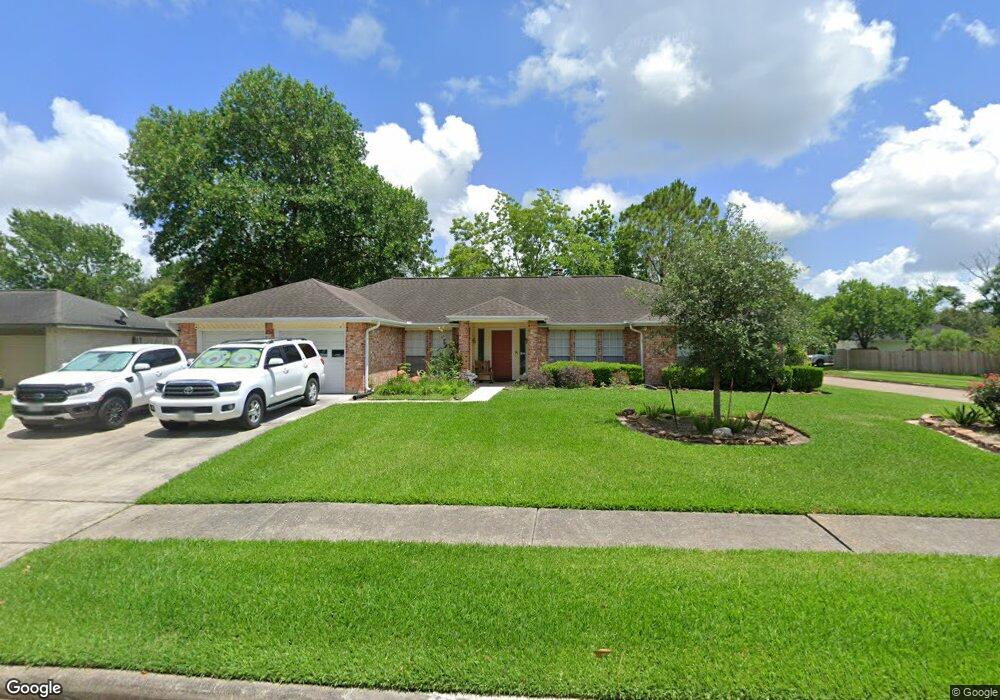 1310 Oak Hollow Dr, Friendswood, TX 77546 - photo 1