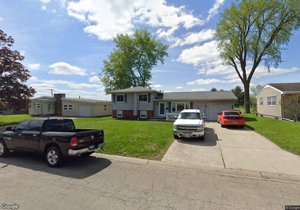 225 Mayfair Dr, Lincoln, IL 62656 - photo 1