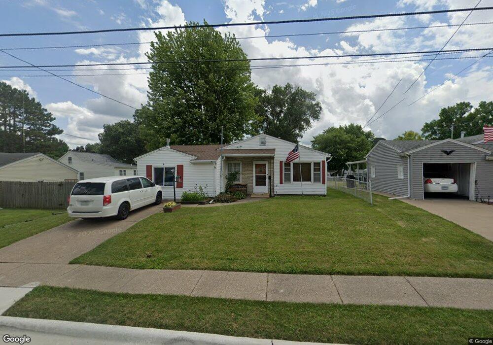 2415 W 13th St, Davenport, IA 52804 - photo 1