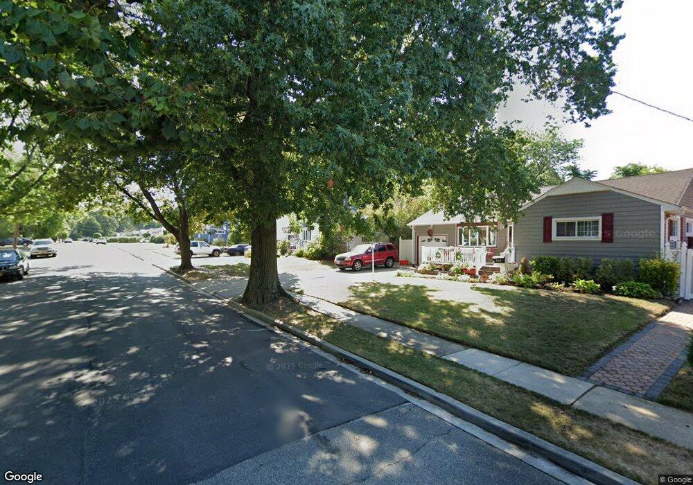 734 Janos Ln, West Hempstead, NY 11552 - photo 1