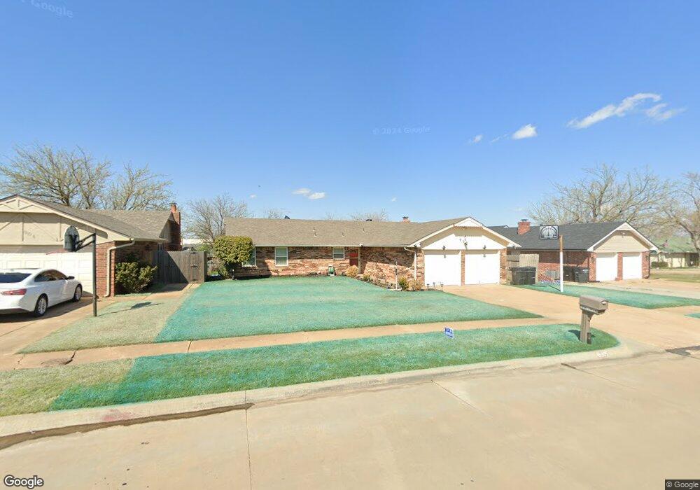 905 Wilkinson Dr, Moore, OK 73160 - photo 1