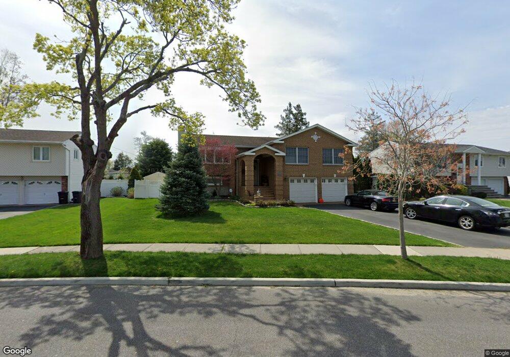 16 Pebble Place, ComMacK, NY 11725 - photo 1