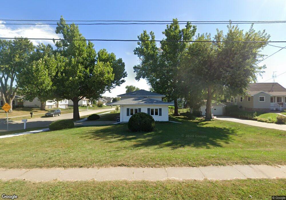 3205 Wilson Ave SW, Cedar Rapids, IA 52404 - photo 1