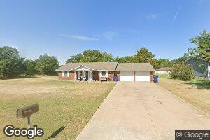 1009 S 8th St, Comanche, OK 73529