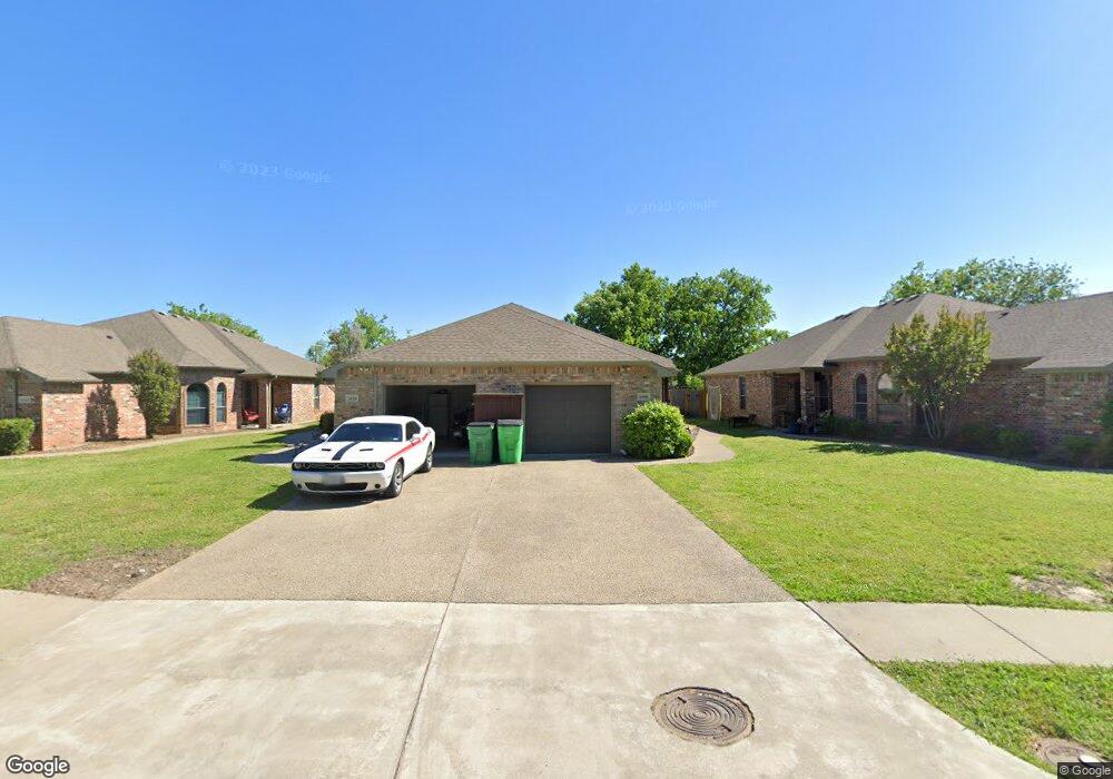 1608 Diamond Cir, Gainesville, TX 76240 - photo 1