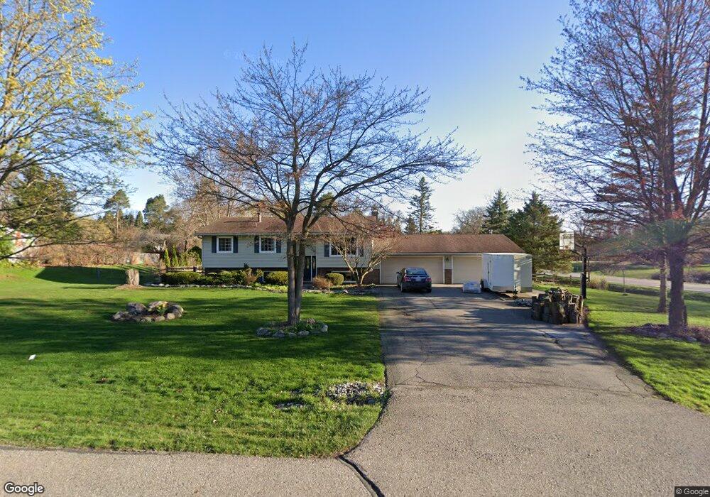 812 Del Sher Dr, Brighton, MI 48114 - photo 1