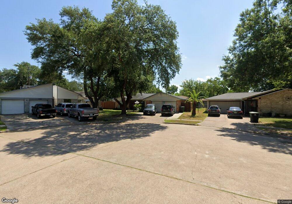 9018 Winding River Dr, Houston, TX 77088 - photo 1