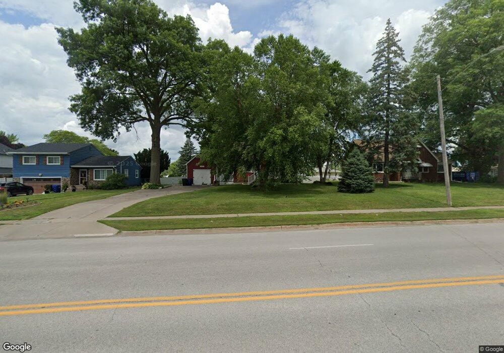 3334 W Locust St, Davenport, IA 52804 - photo 1
