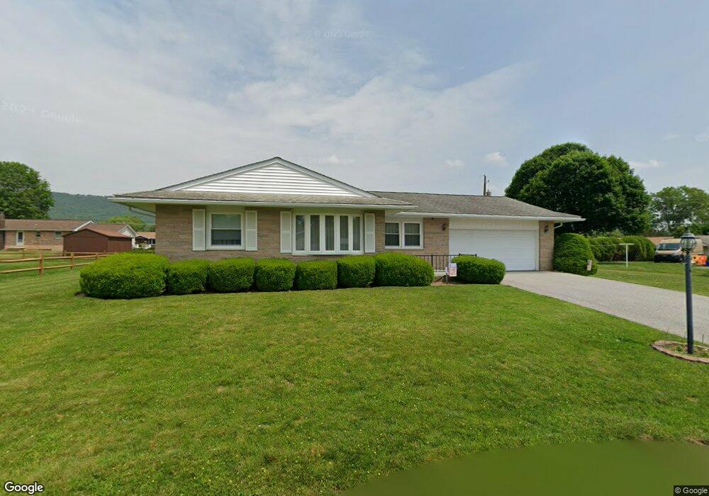 1036 Deer Run Ln, Slatington, PA 18080 - photo 1