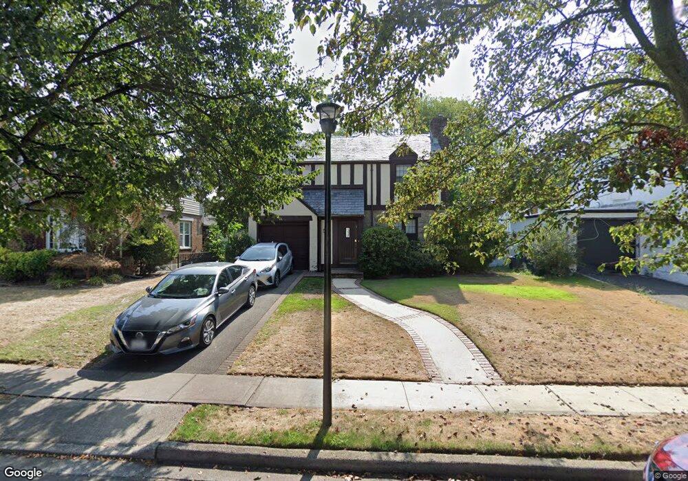 9 Birch Ln, Valley Stream, NY 11581 - photo 1