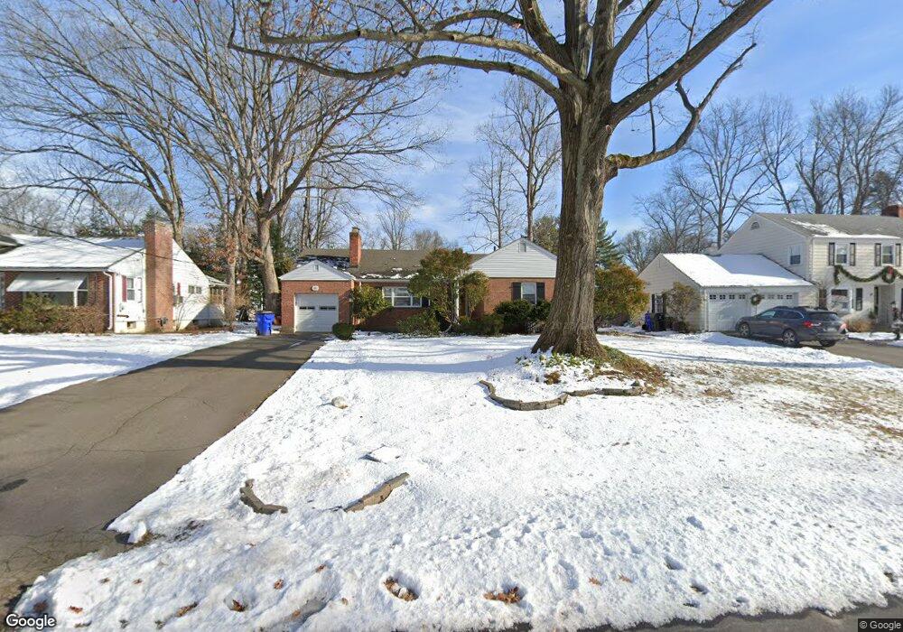 30 Miamis Rd, West Hartford, CT 06117 - photo 1